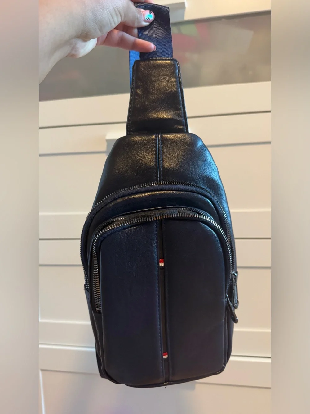 Tommy Hillfigure Men's Black Leather Sling Bag - Compact Everyday Carry